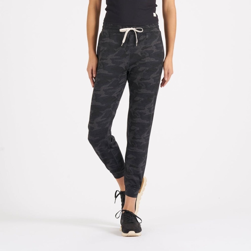 Vuori Women's Dark Charcoal Camo Joggers